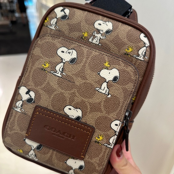 NWT!Coach X Peanuts Racer Sling Pack In Signature Canvas With Snoopy Print CBK47 - Picture 1 of 11